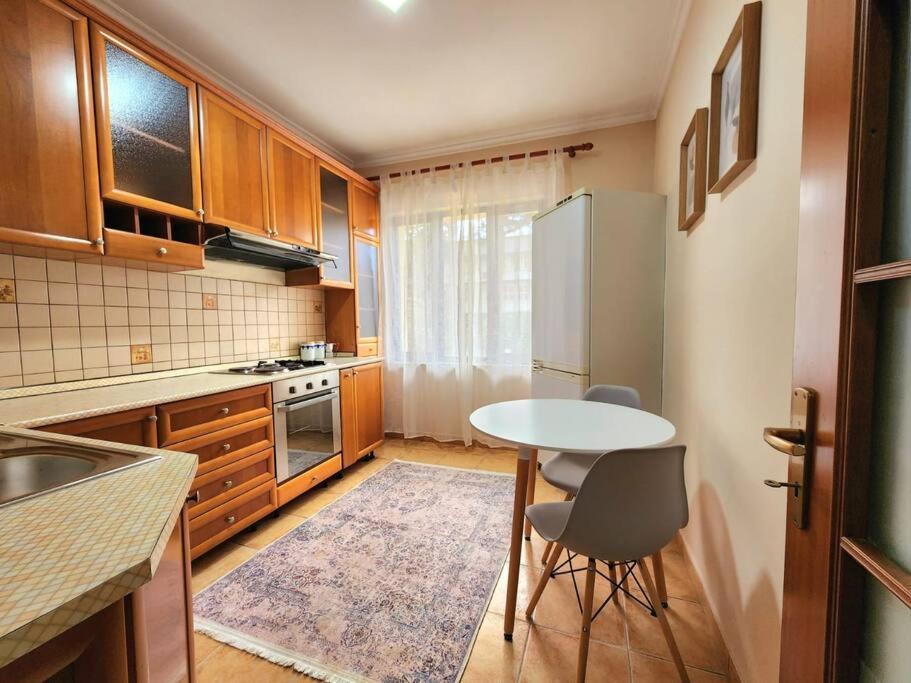 Colosseo Gemtirana W/24h Checkin Appartement