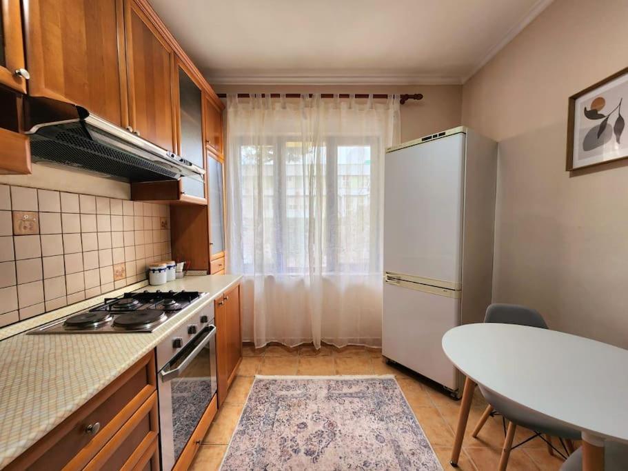 Colosseo Gemtirana W/24h Checkin Appartamento Tirana